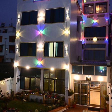 Hotel The Finch Puri Esterno foto