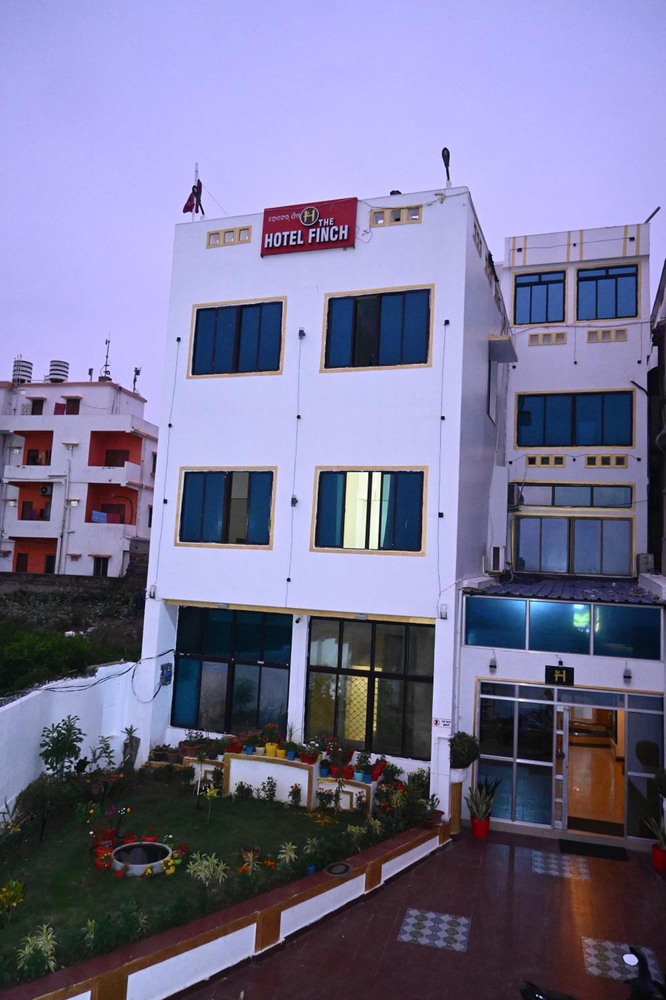 Hotel The Finch Puri Esterno foto