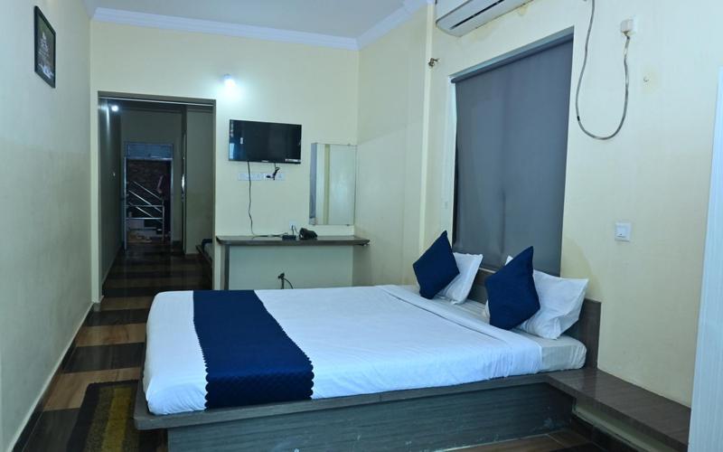 Hotel The Finch Puri Esterno foto