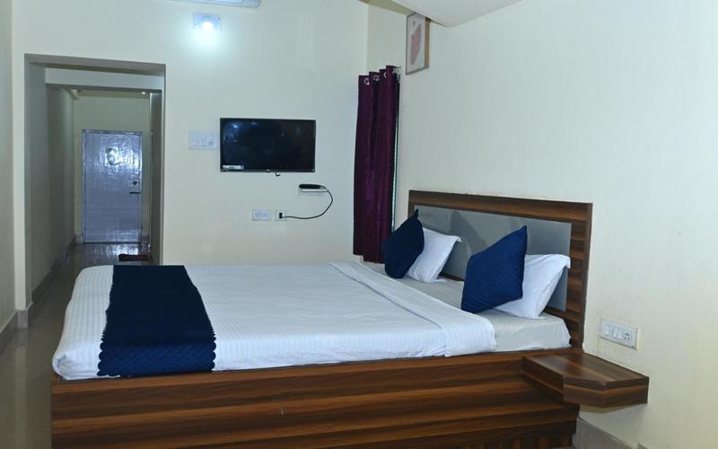 Hotel The Finch Puri Esterno foto